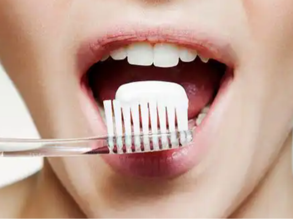 上了年紀的老年人如何刷牙？